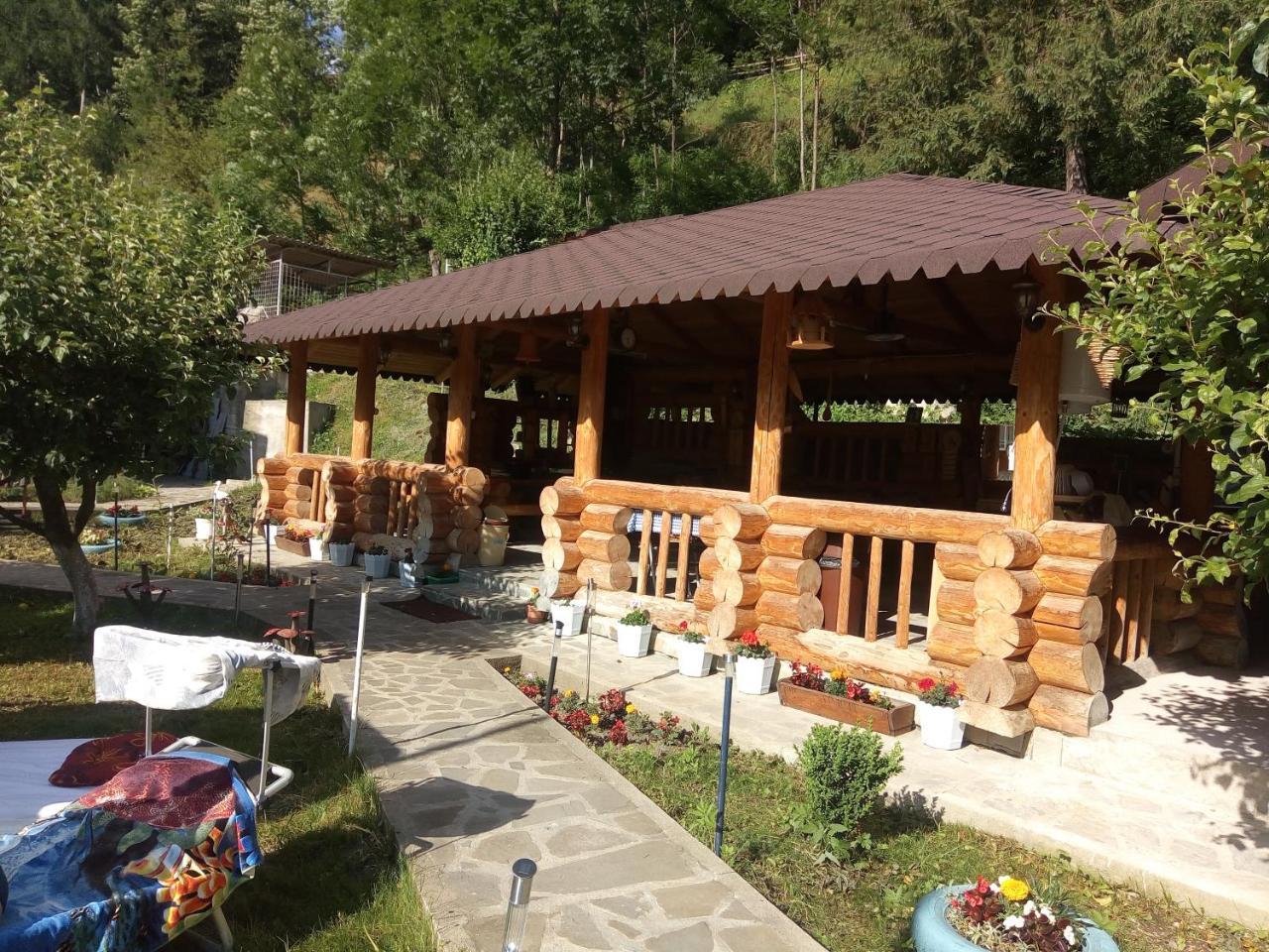Pensiunea Serbeca Brosteni Luaran gambar